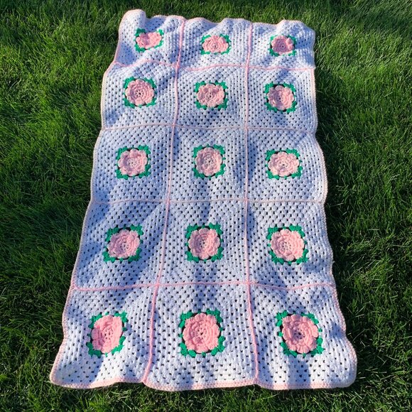 Vintage Afghan Crochet Hand Knit Baby Blanket 3D Pink Roses Granny Squares Throw - Picture 6 of 10